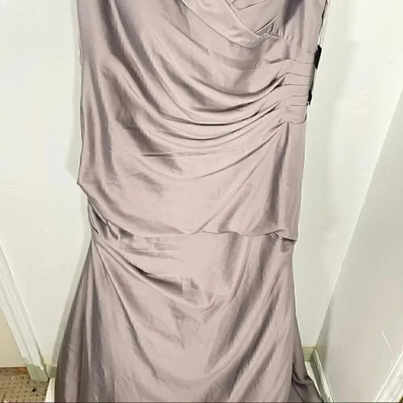 NWT La Femme Off the Shoulder Ruched Satin Trumpet Gown in Platinum - Picture 5 of 7